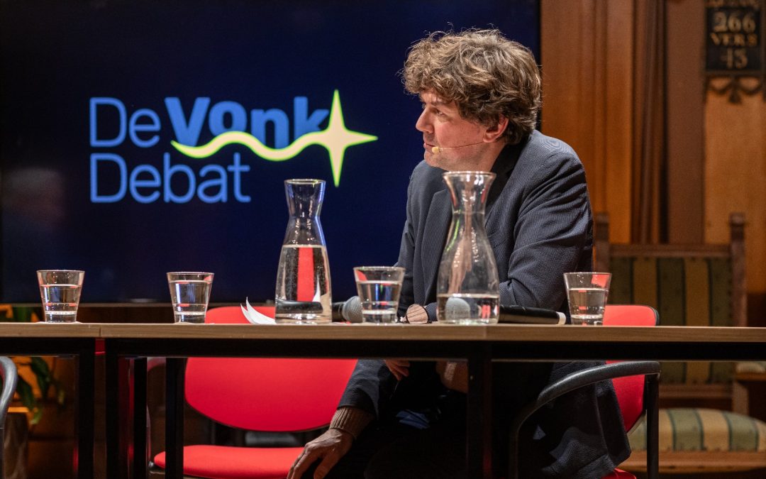 #025; Staat onze democratie onder druk?